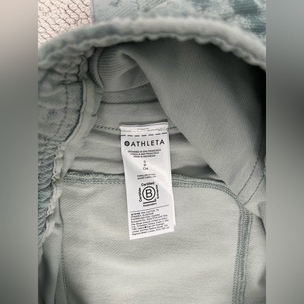 ATHLETA Farallon Short Fog Camo Coast Green Women’s Size: Small - Picture 7 of 16